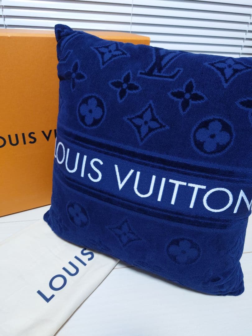 値下げ【新品】LOUIS VUITTON クッション　クッサン・LVバケーション