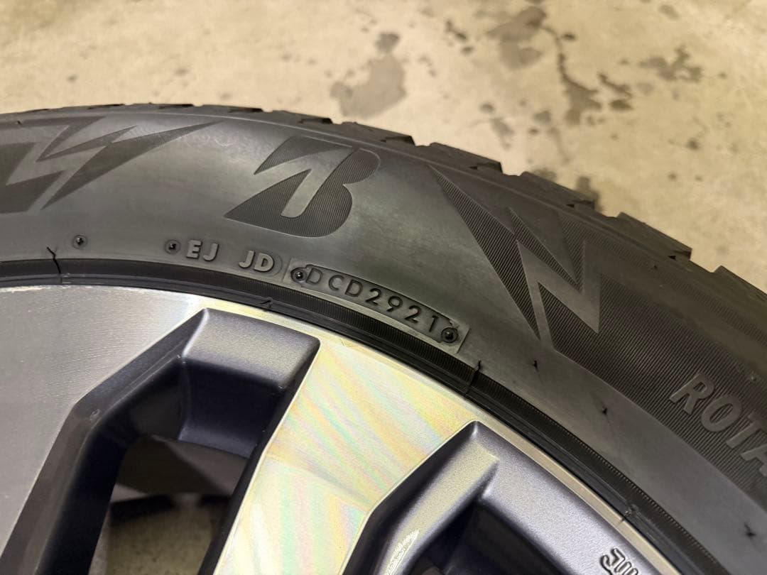 285/50r20 スタッドレス ランクル200 後期純正ホイール　ブリヂストン