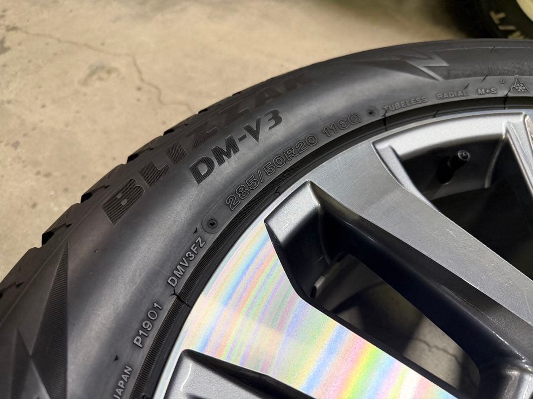 285/50r20 スタッドレス ランクル200 後期純正ホイール　ブリヂストン