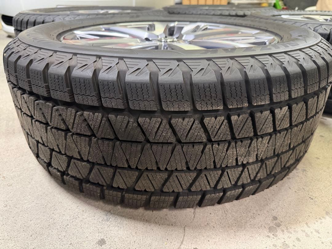 285/50r20 スタッドレス ランクル200 後期純正ホイール　ブリヂストン