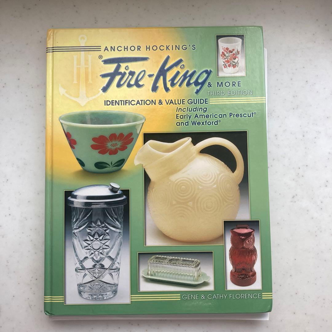 アンカーホッキング社のレインボーシリーズのウォーターボトルとフャイヤーキングの本