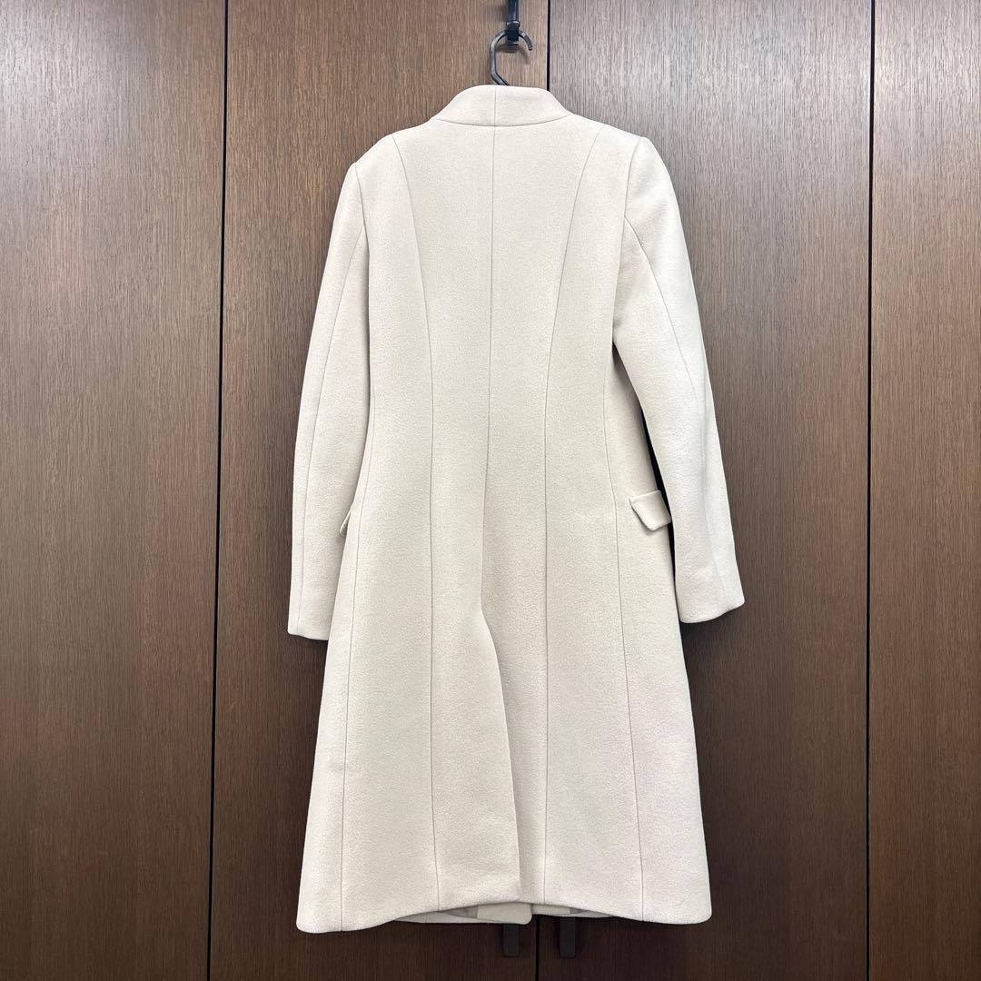 アイボリー ボタン付きロングコート