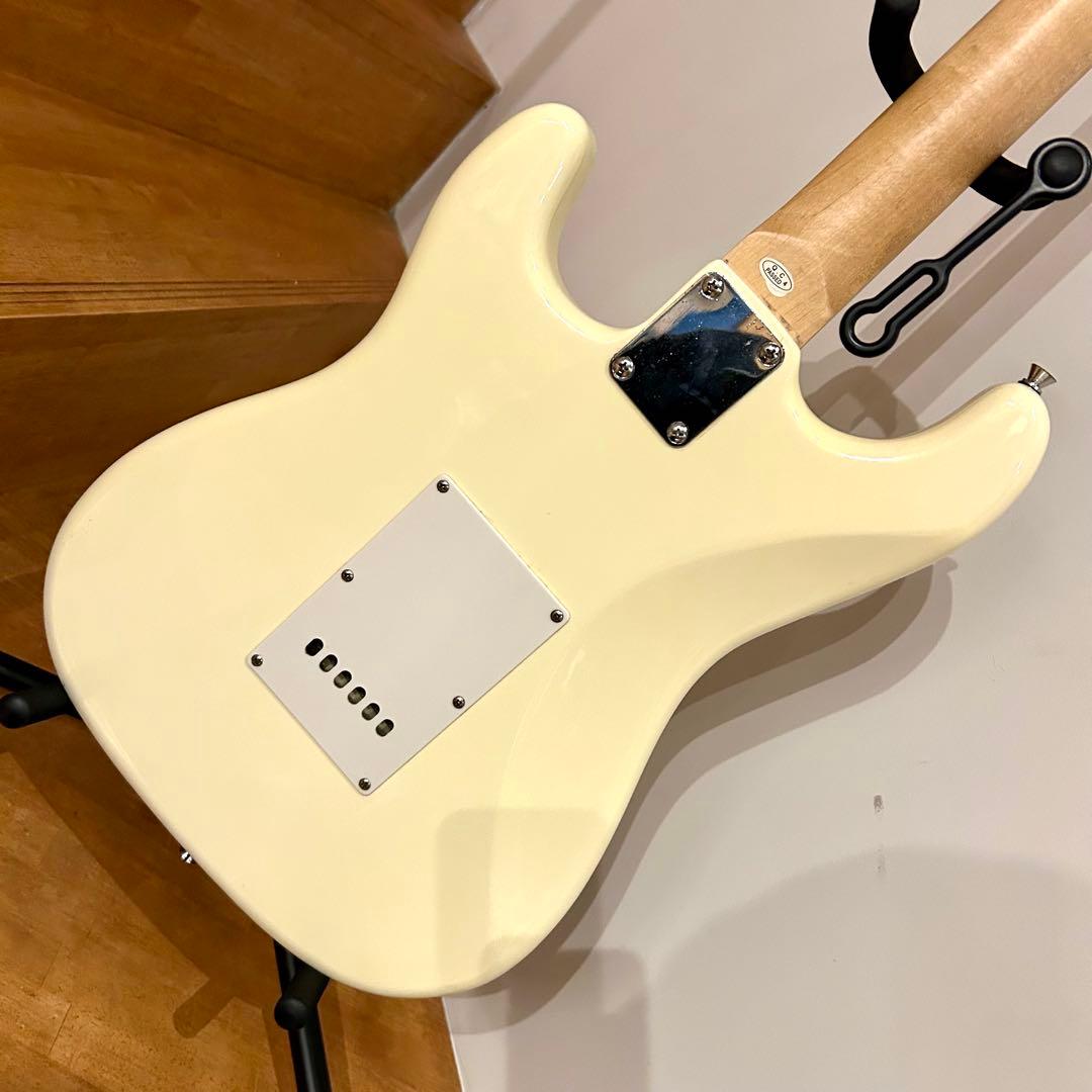 リヴァースヘッド　ストラトキャスタータイプ エレキギター　legend