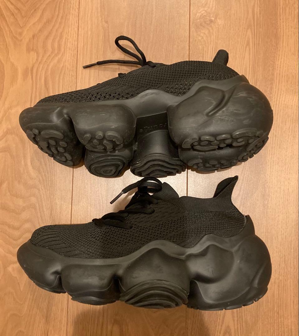 グラウンズ　厚底スニーカー　黒　25.5