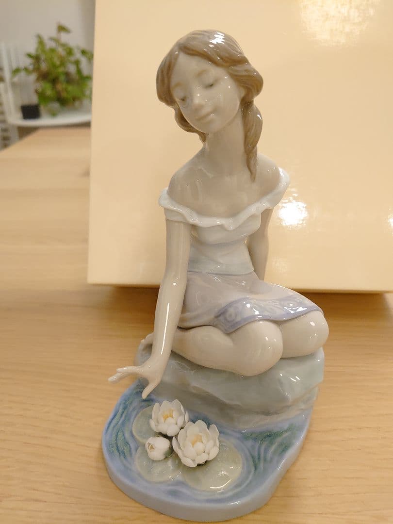 【2005年 会員限定】LLADRO リヤドロ 7706『ヘレネの思い出』