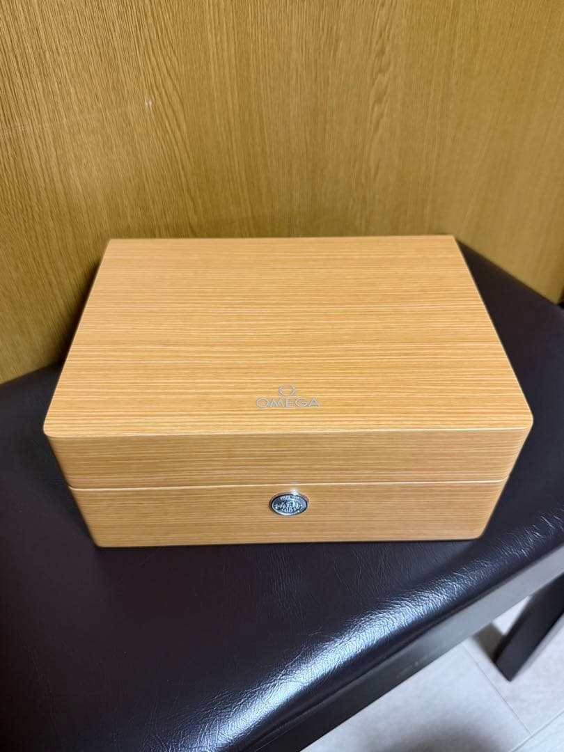 OMEGA 木製時計ケース(時計なし)