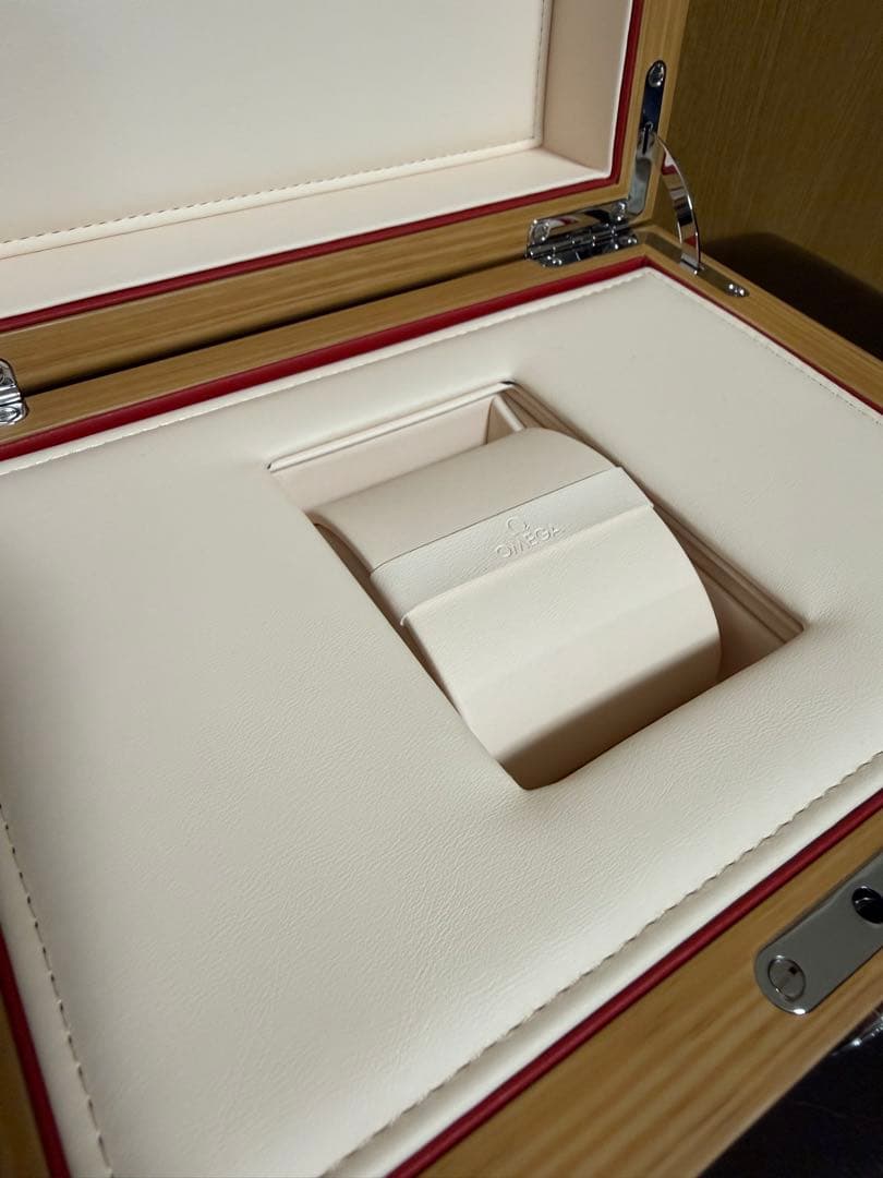 OMEGA 木製時計ケース(時計なし)