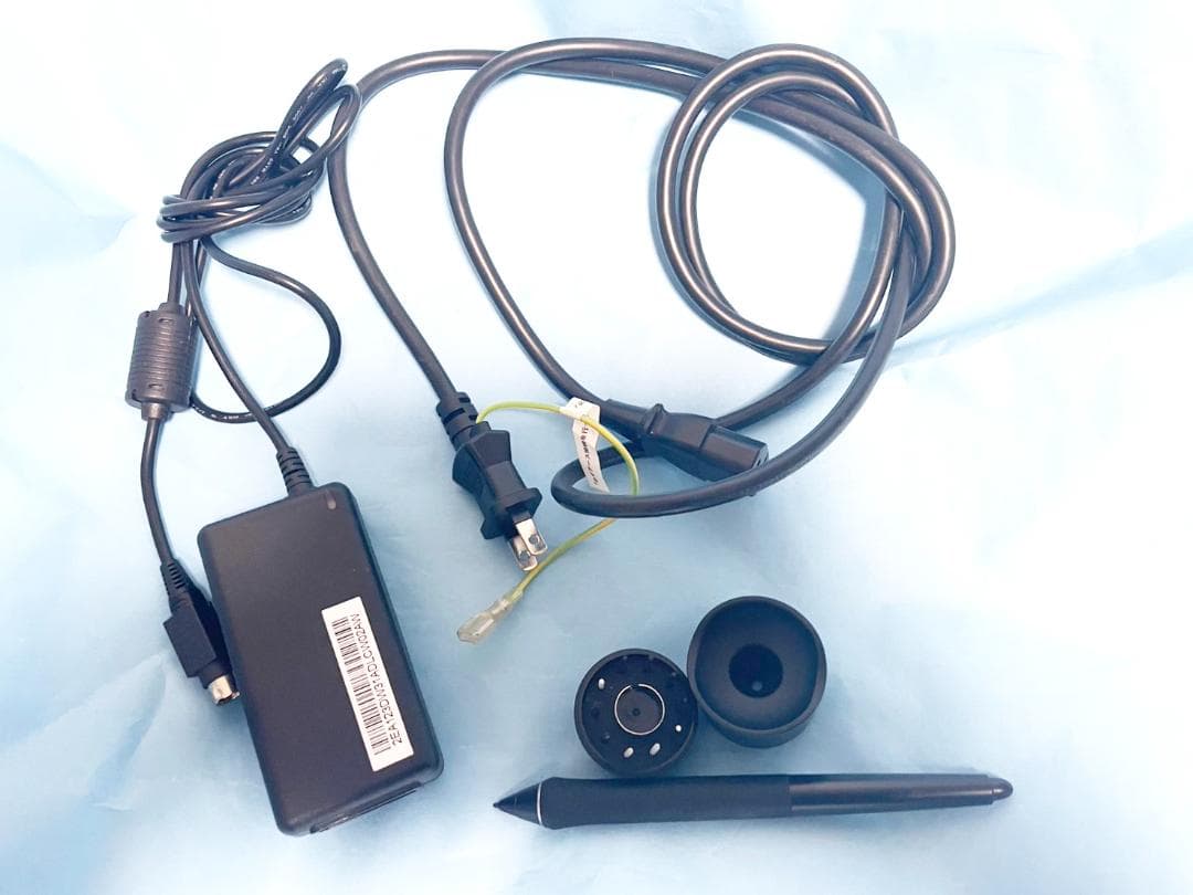 Wacom Cintiq 16 TDTK168K4C　液晶ペンタブ+ペン立て+芯