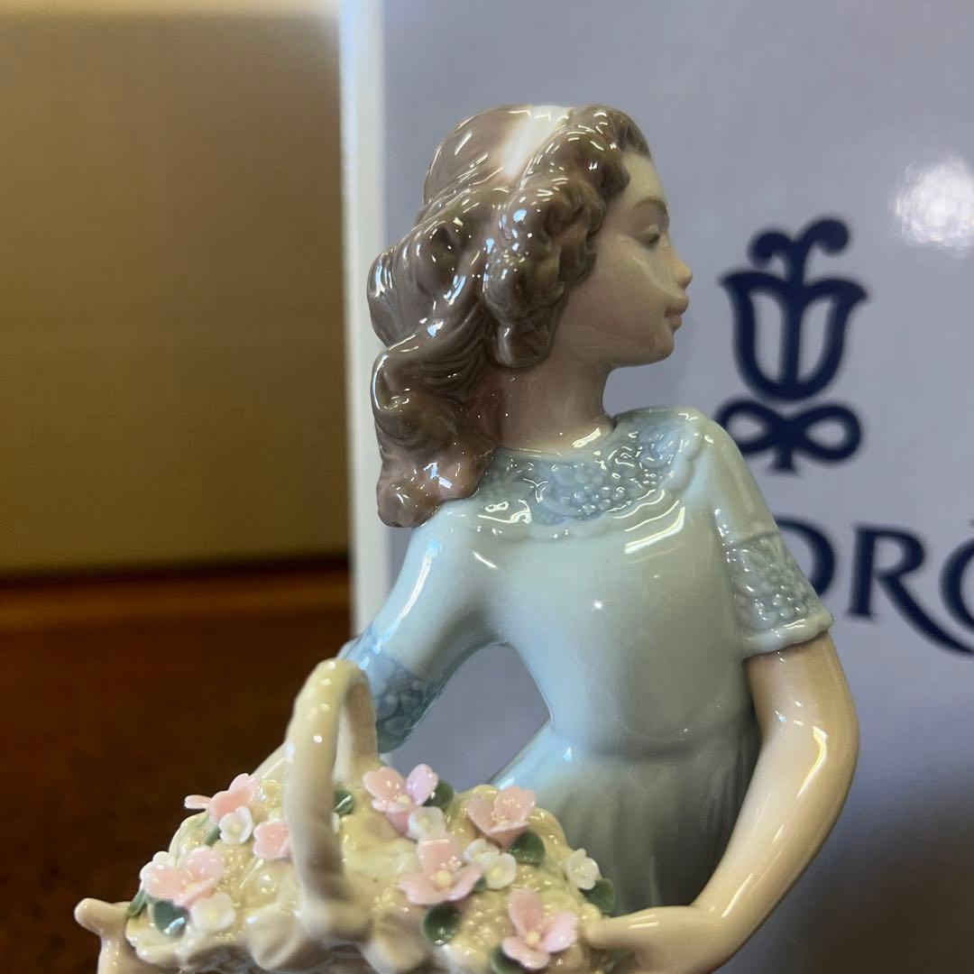 【新品近】リヤドロ LLADRO  「春のお庭にかえって」　箱付き