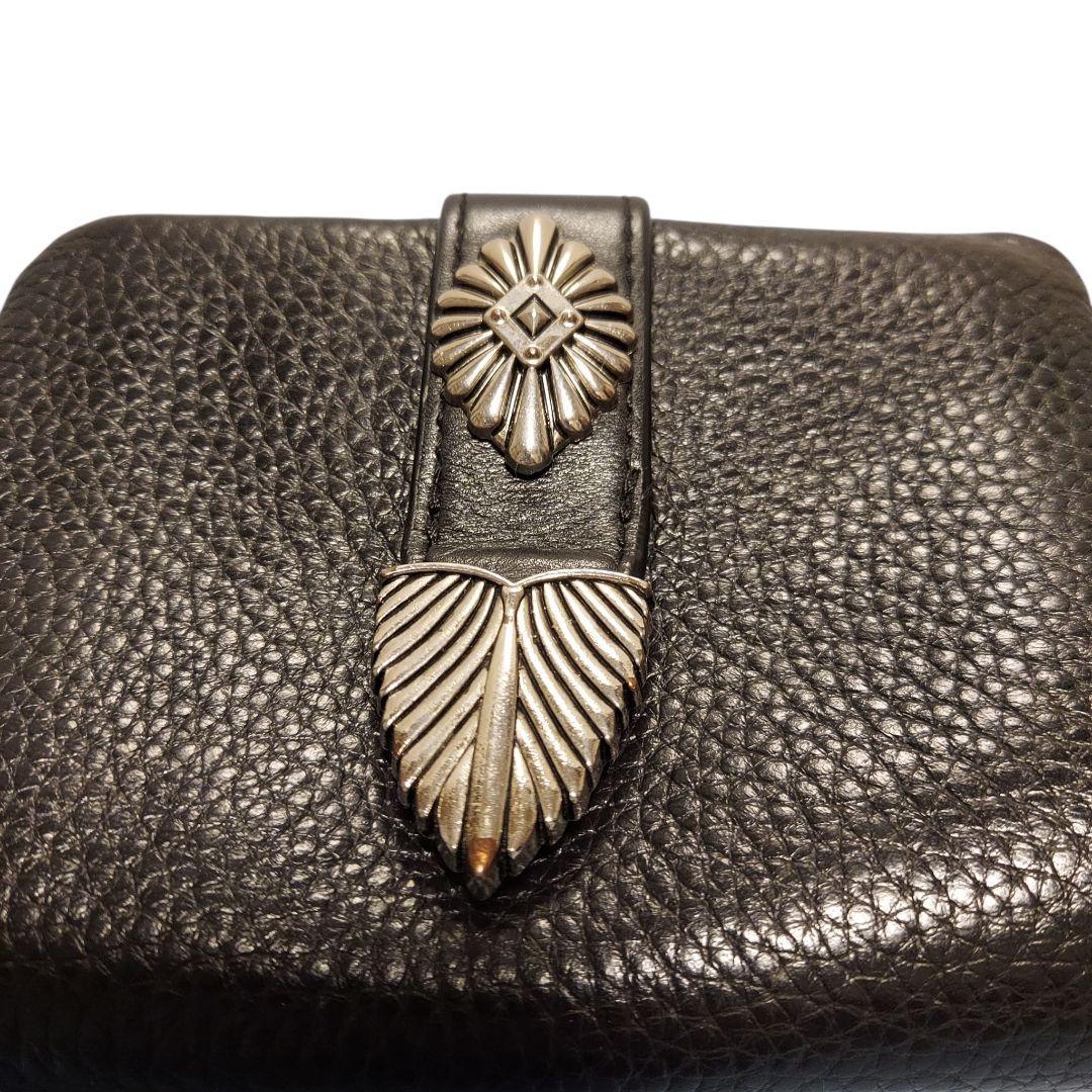 【ear】コンチョ 2つ折り財布 レザー 黒 コンパクト