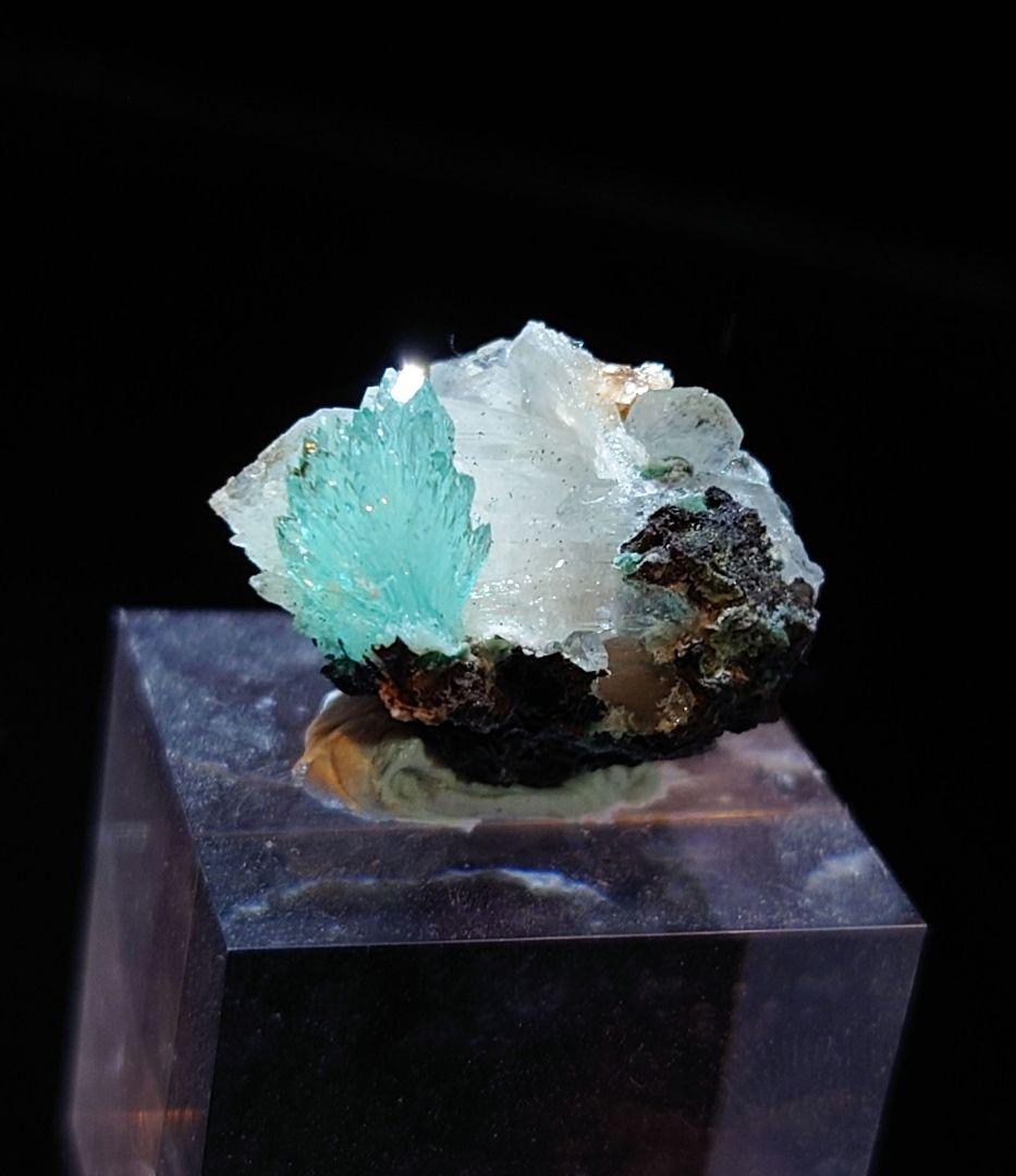 アポフィライト インド産 母岩付き 鉱石 鉱物 ミネラル 標本 原石 犬牙状 ③