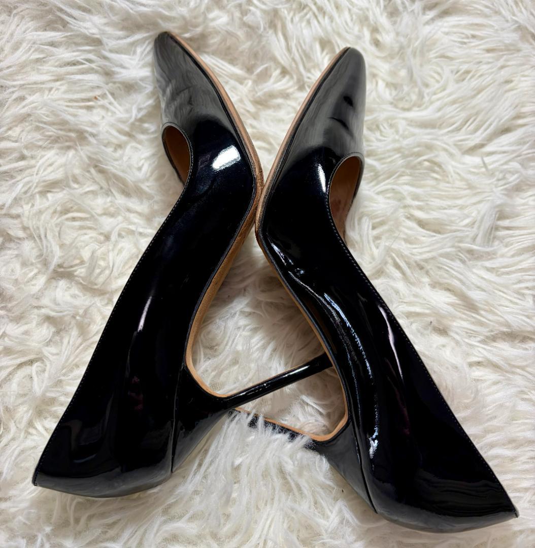 マノロ・ブラニク ポインテッドトゥ パンプス エナメル 黒 23.5㎝