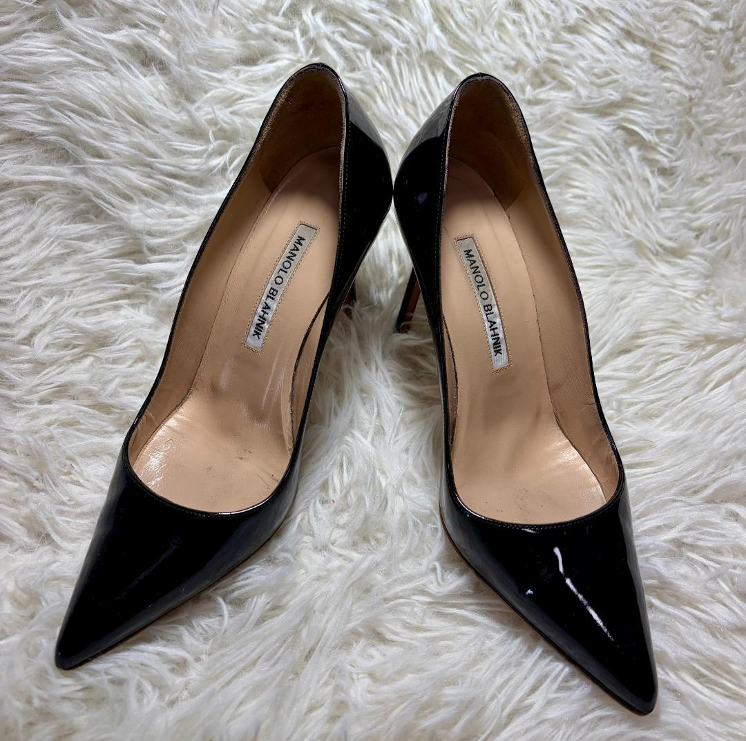 マノロ・ブラニク ポインテッドトゥ パンプス エナメル 黒 23.5㎝