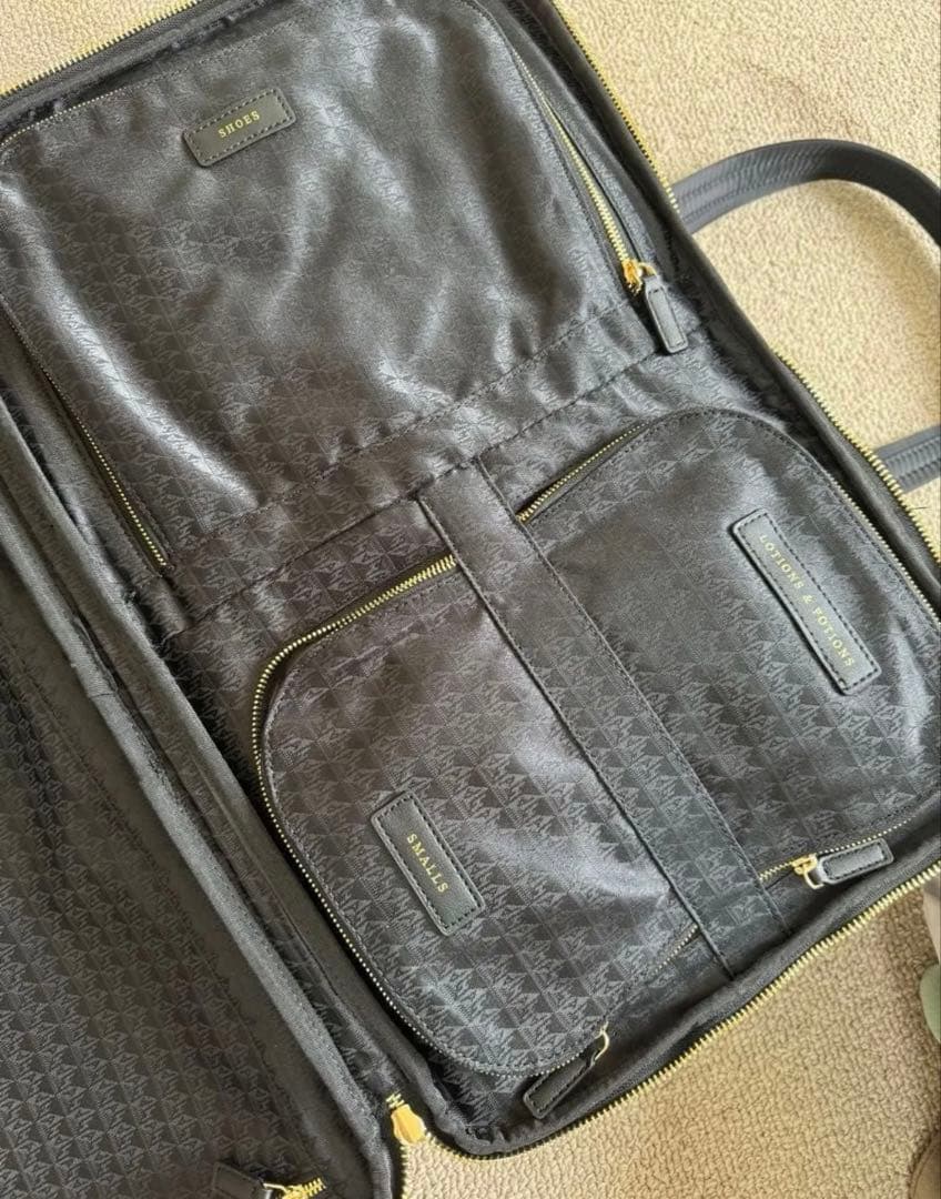 ANYA HINDMARCH アニヤハインドマーチ　「24 Hour」