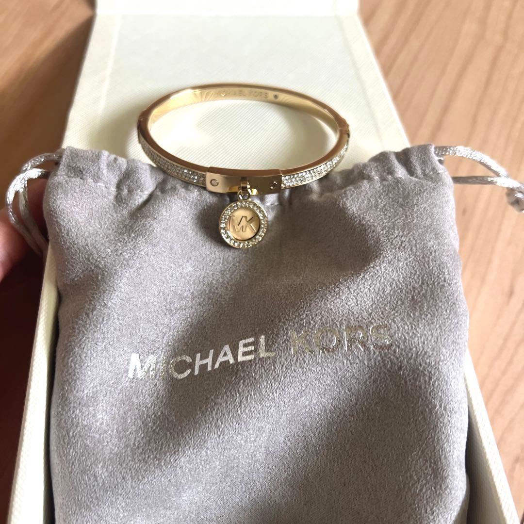 マイケルコース　フルトン　ヒンジ式バングルブレスレット　ゴールド　新品　箱あり