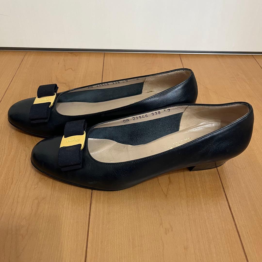 ✨ 美品 ✨ フェラガモ パンプス 紺色 7 24㌢