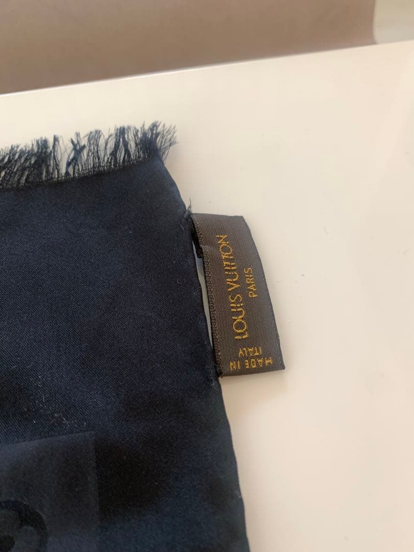 LOUIS VUITTON シルク100% スカーフ　黒