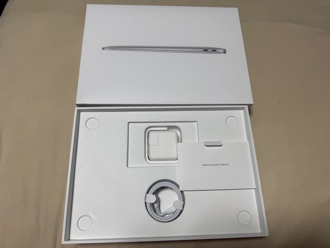 ほぼ未使用品 MacBook Air M1 8GB 256GB シルバー