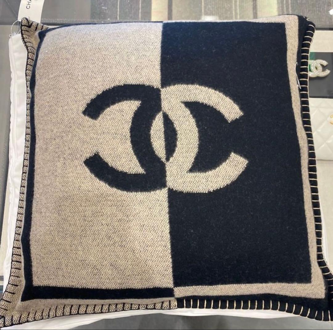 CHANEL CCロゴ クッション ベージュ ブラック AA8505