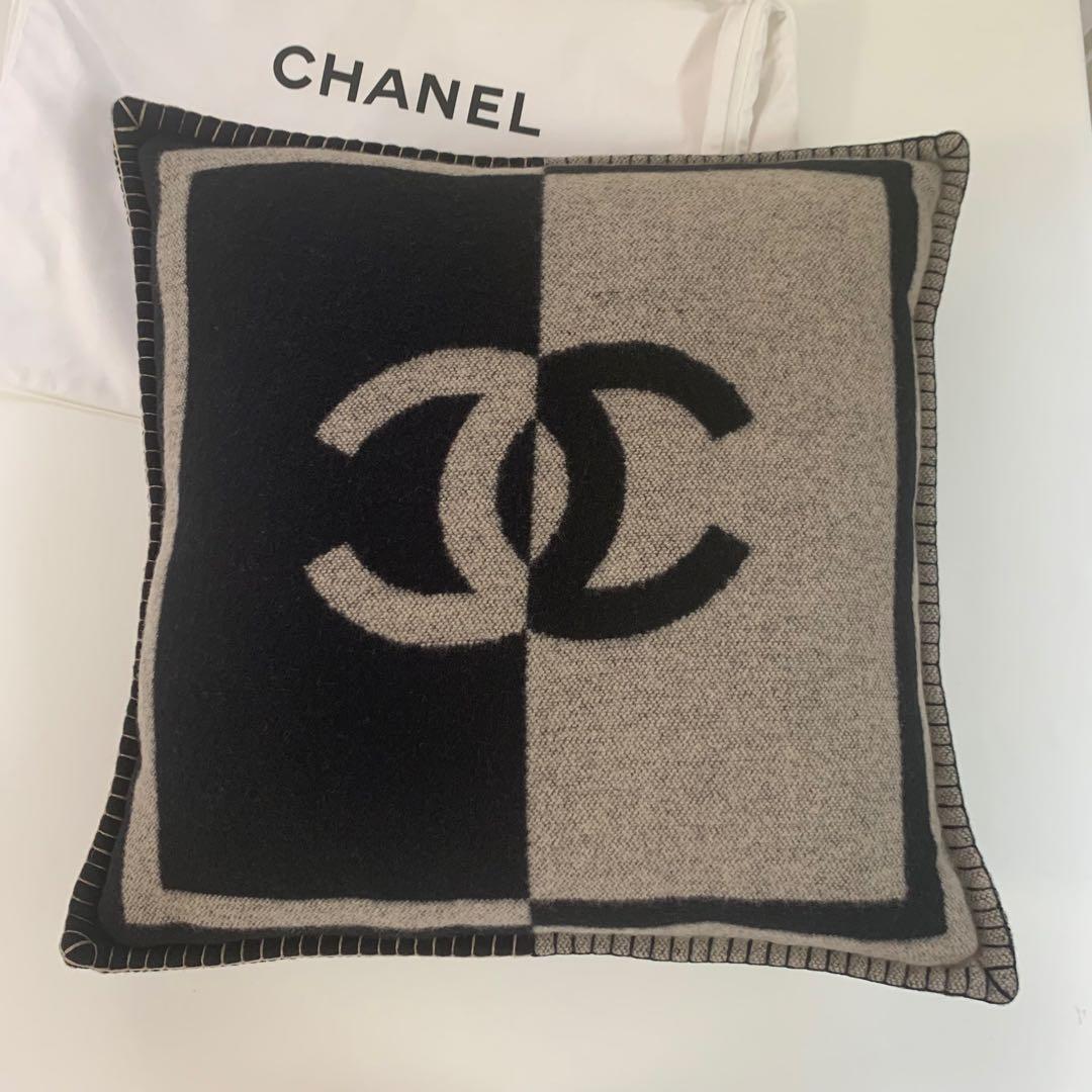 CHANEL CCロゴ クッション ベージュ ブラック AA8505