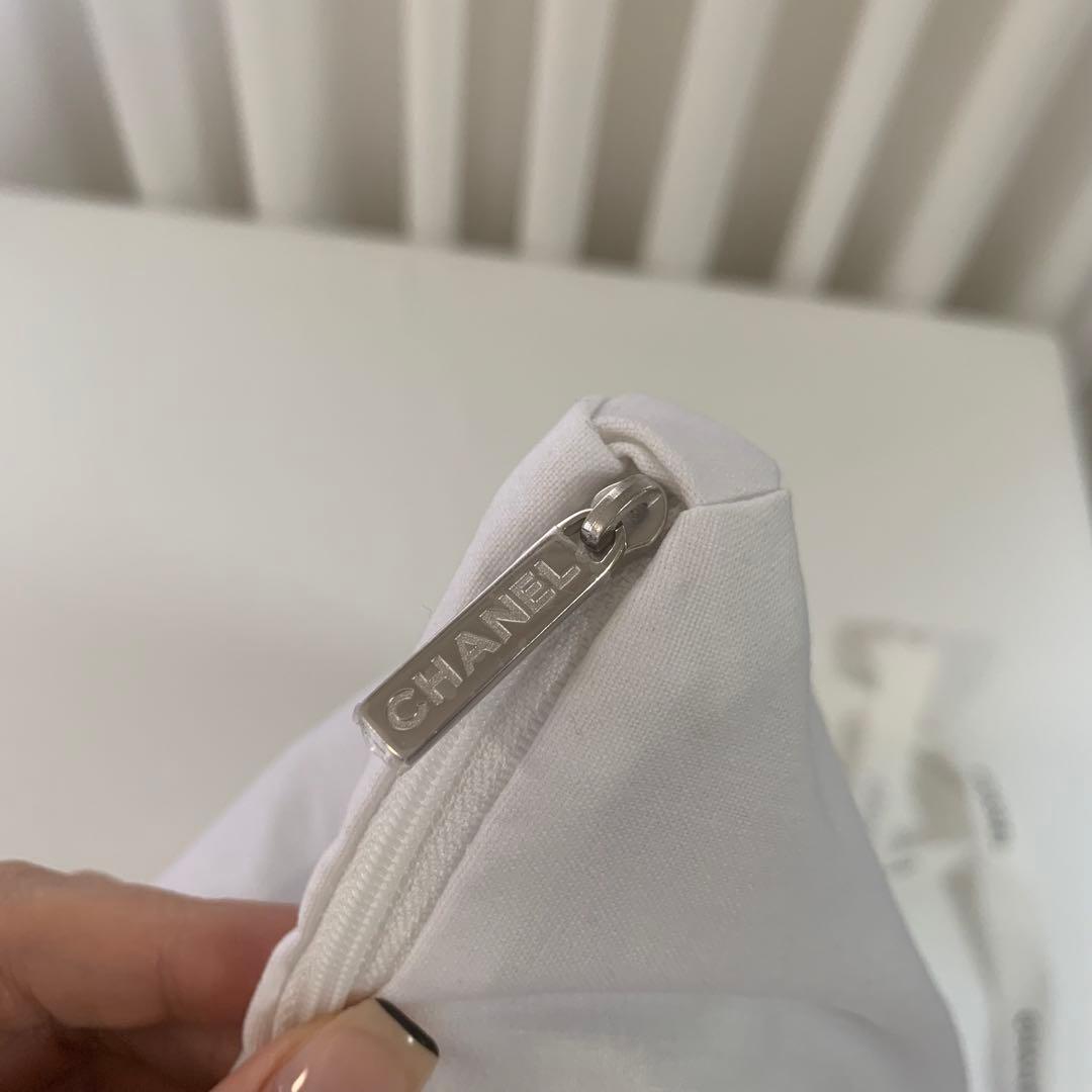 CHANEL CCロゴ クッション ベージュ ブラック AA8505