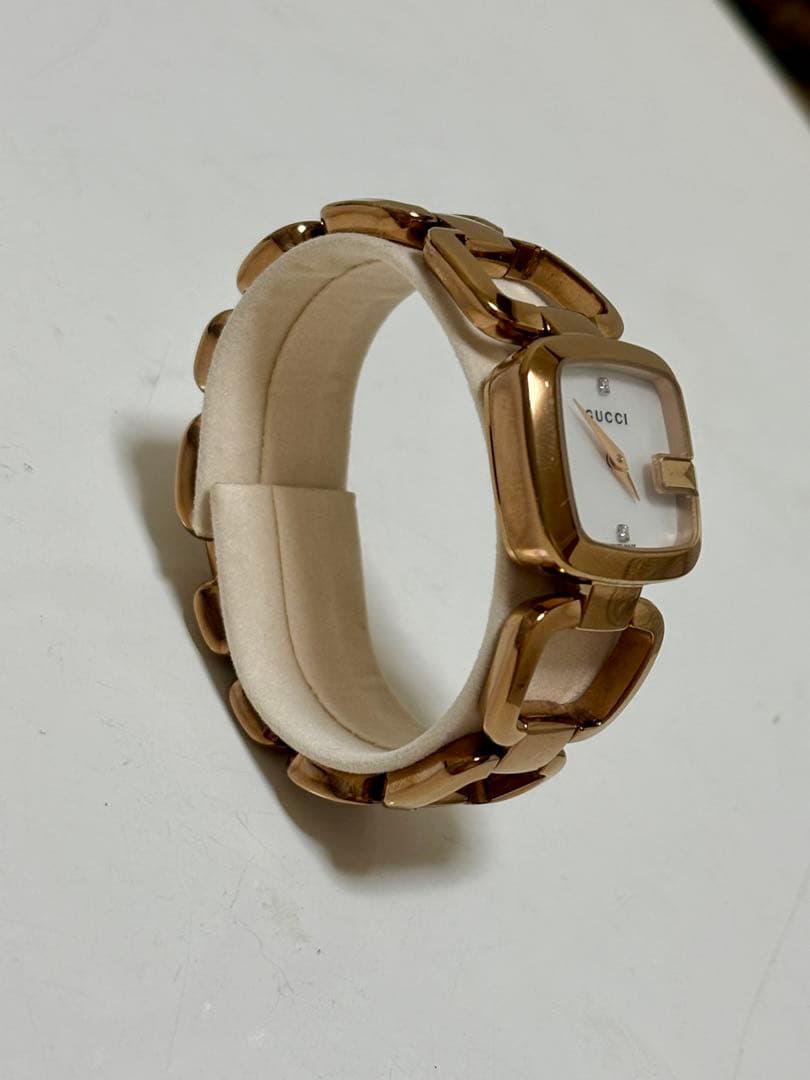 ピンクの猫ページ・GUCCI ゴールド クォーツ腕時計