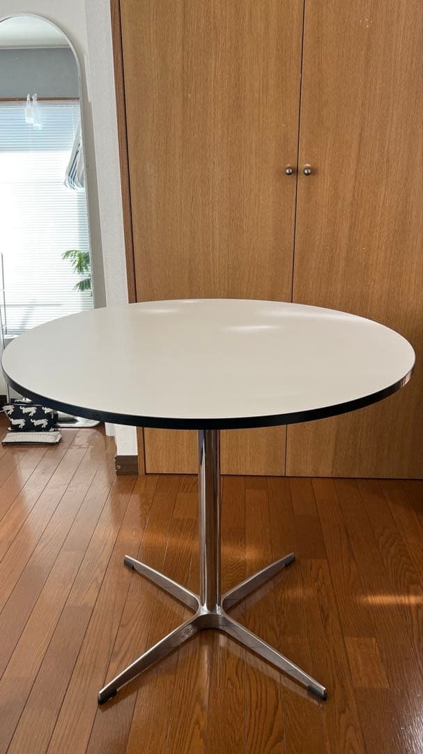 円形ホワイトダイニングテーブル