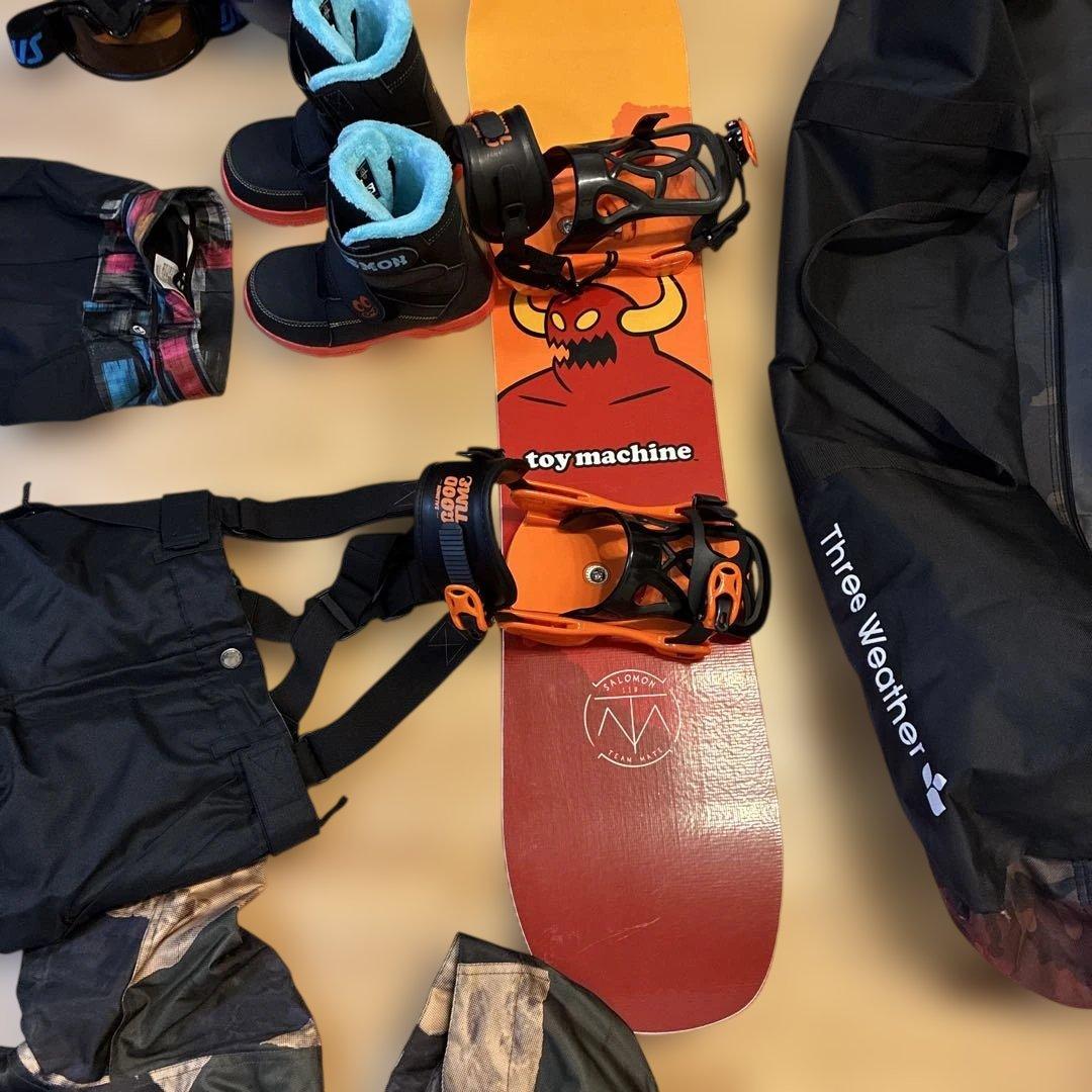 キッズスノーボードセットSALOMONボード　ブーツ　ヘルメット　ゴーグル他