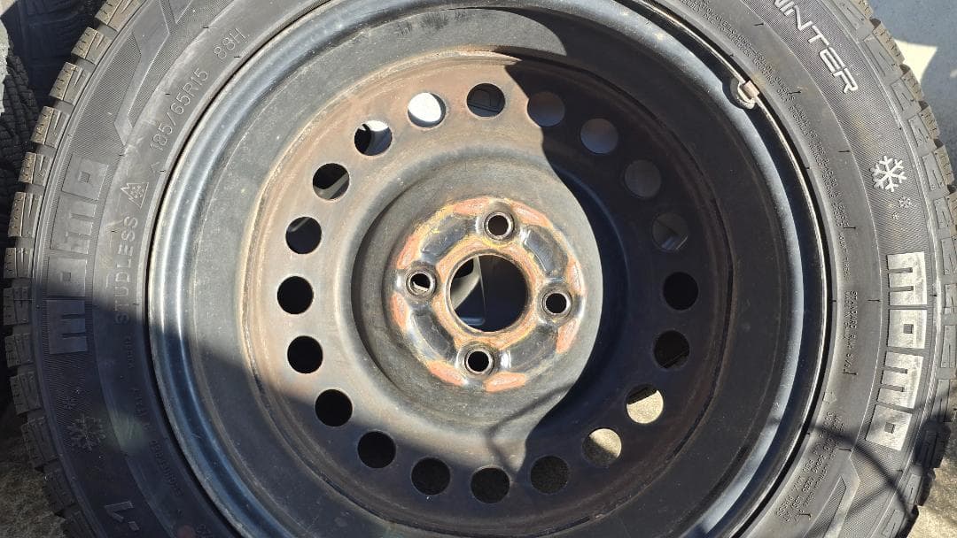 23年製　スタッドレスタイヤ　185/65 R15　ホイール付き4本セット