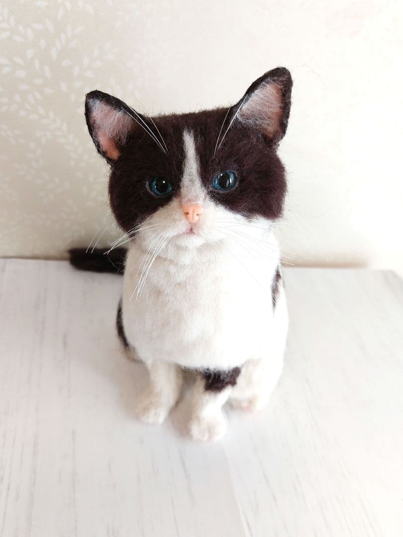 羊毛フェルト　猫　(ブチネコ)