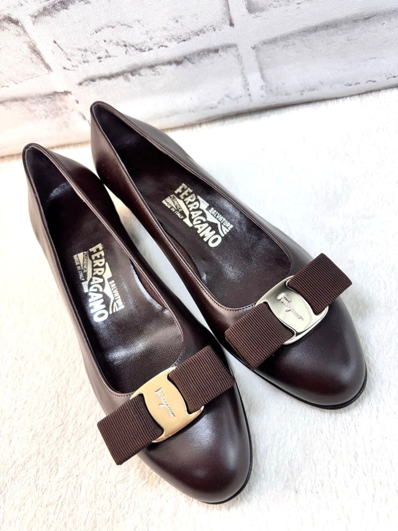 未使用✨サルヴァトーレフェラガモ　ヴァラ リボン　パンプス　ダークブラウン