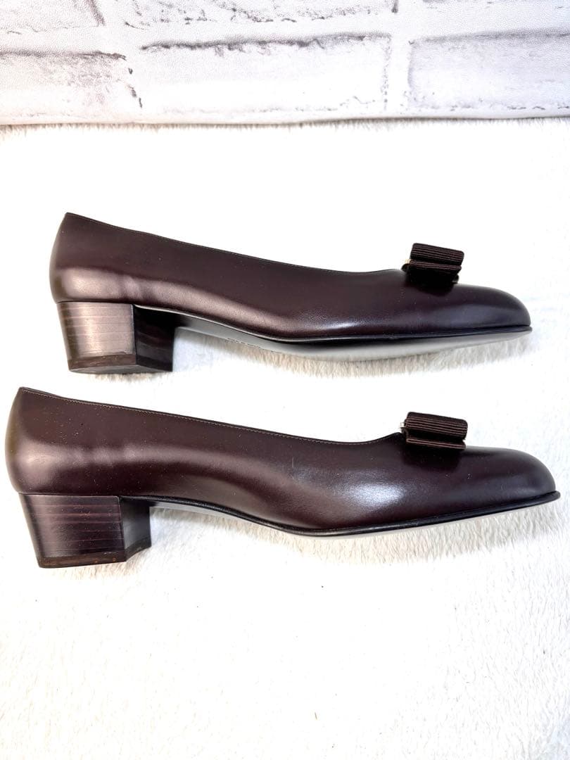 未使用✨サルヴァトーレフェラガモ　ヴァラ リボン　パンプス　ダークブラウン