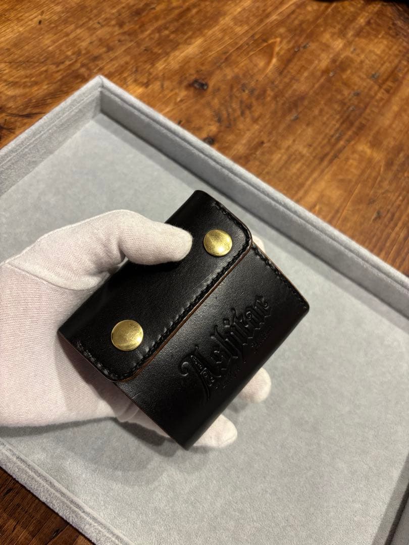 コンパクトウォレット　財布　二つ折り　ブラック　本革