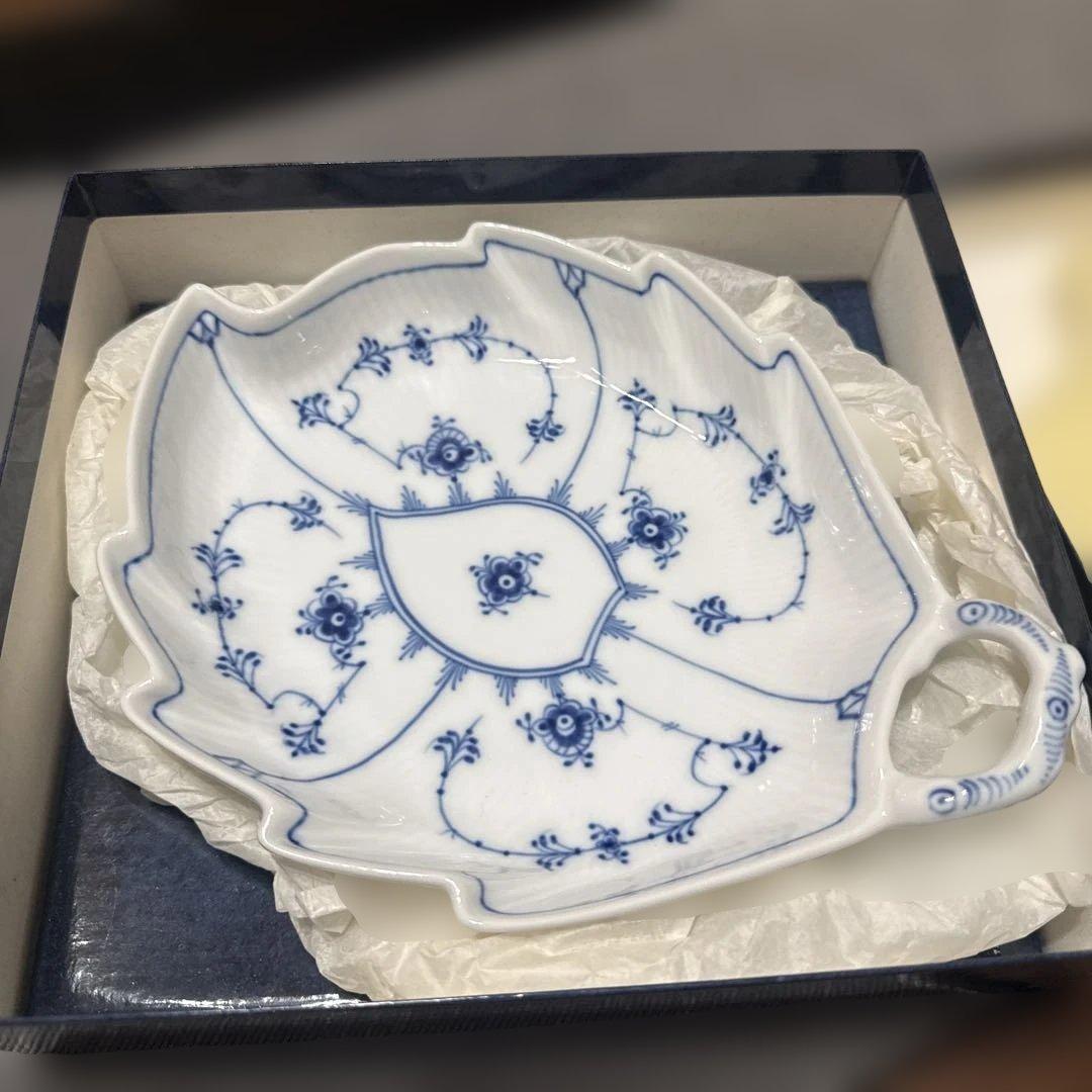 ロイヤルコペンハーゲン ブルーフルーテッドハーフレース リーフプレート