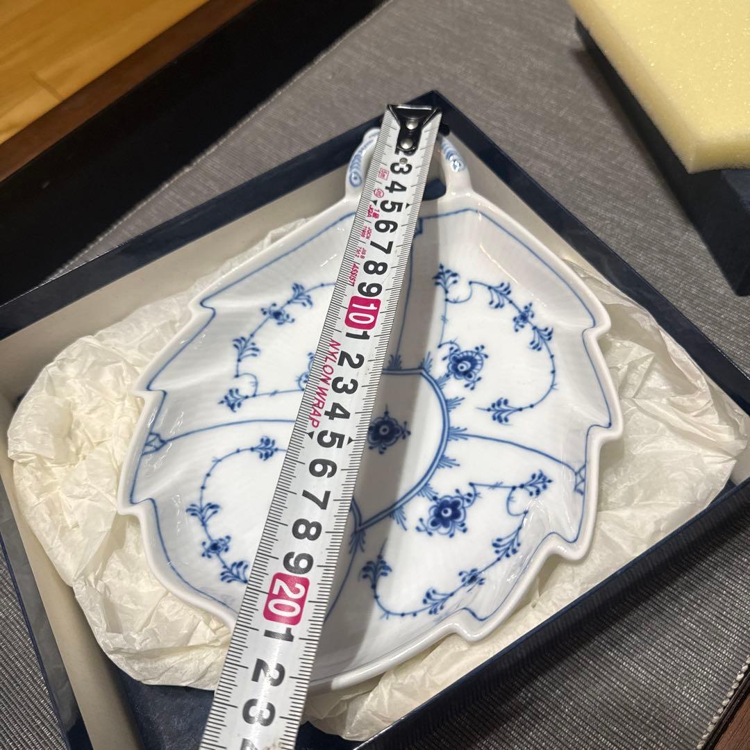 ロイヤルコペンハーゲン ブルーフルーテッドハーフレース リーフプレート