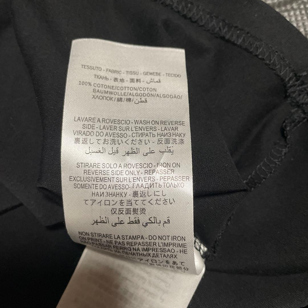 gucci ビック刺繍ロゴTシャツ