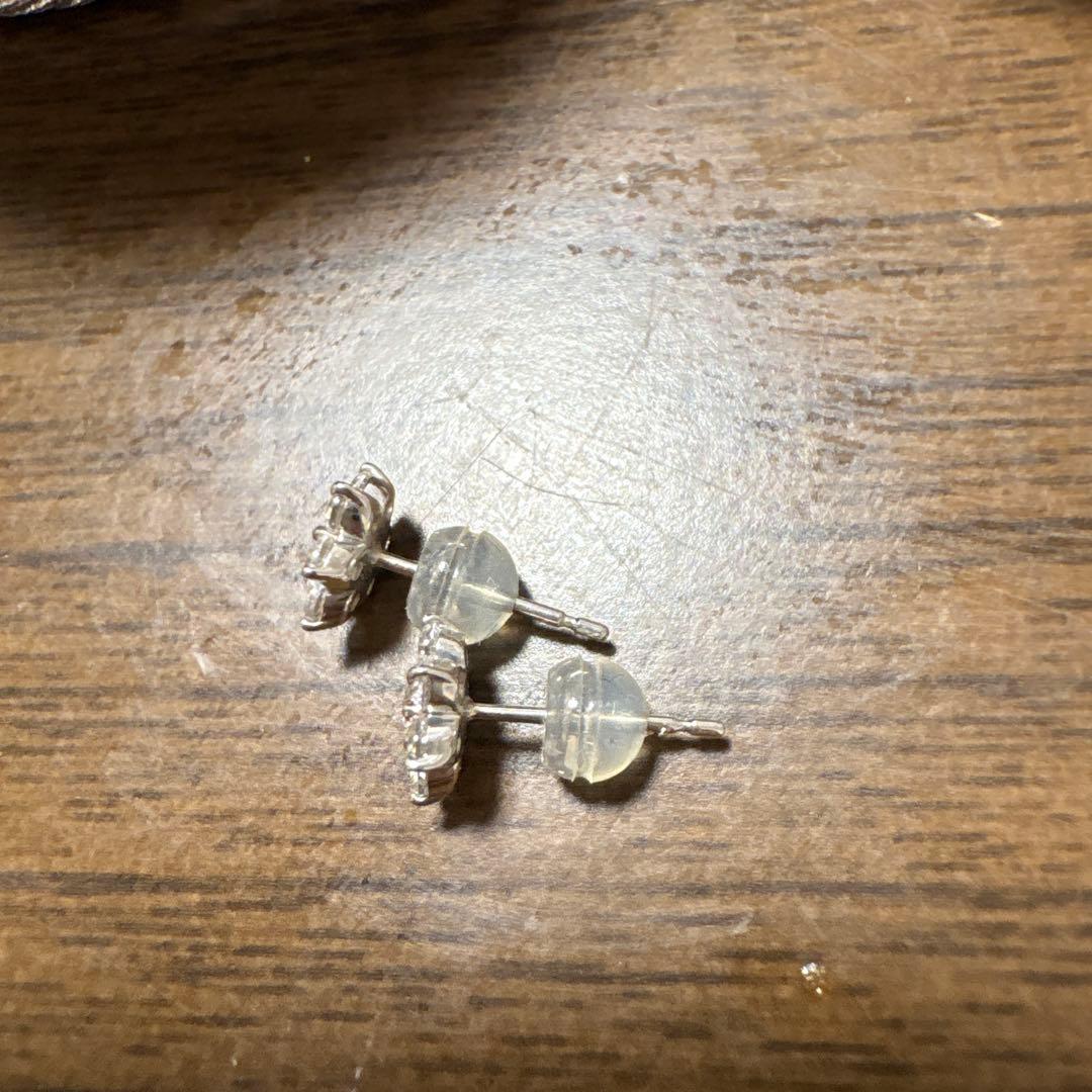 【未使用】雫ケース付き4°C k10 ホワイトゴールド ピアス