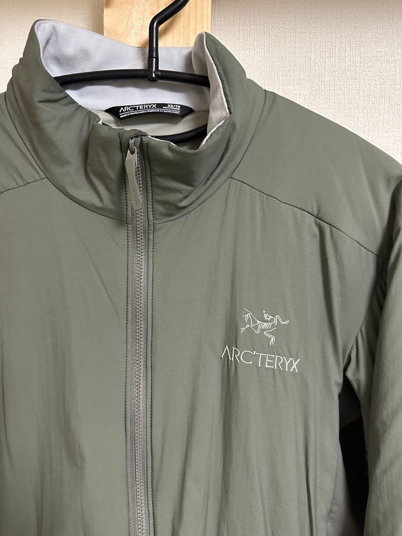 美品　ARC'TERYX Atom LT XSサイズ　完売品　 ドローコード付き