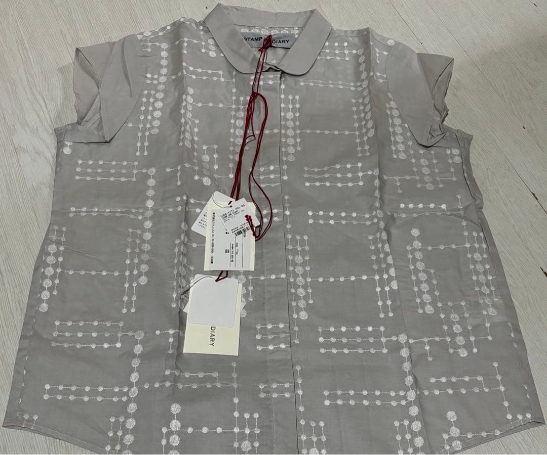 Stamp and diary 刺繍半袖ブラウス