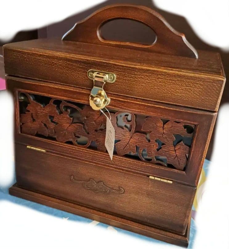 最終価格【新品未使用美品箱有】葡萄彫り　コスメ　化粧収納BOX