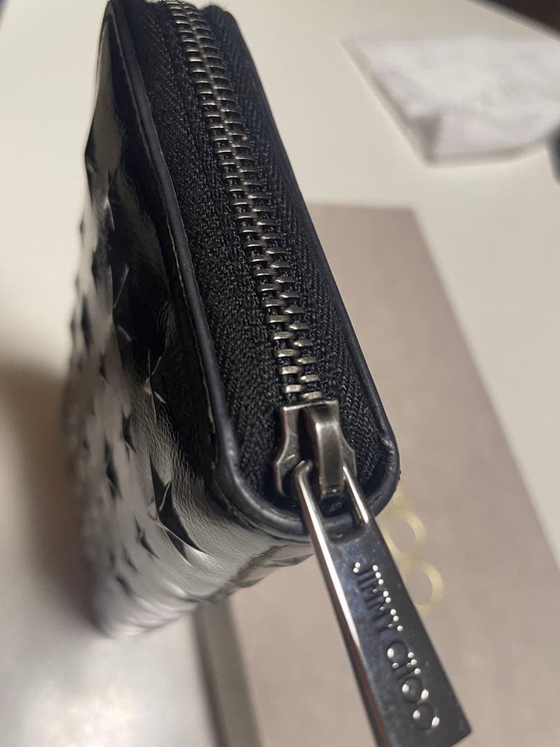 としJIMMY CHOO ブラック 星型スタッズ 長財布