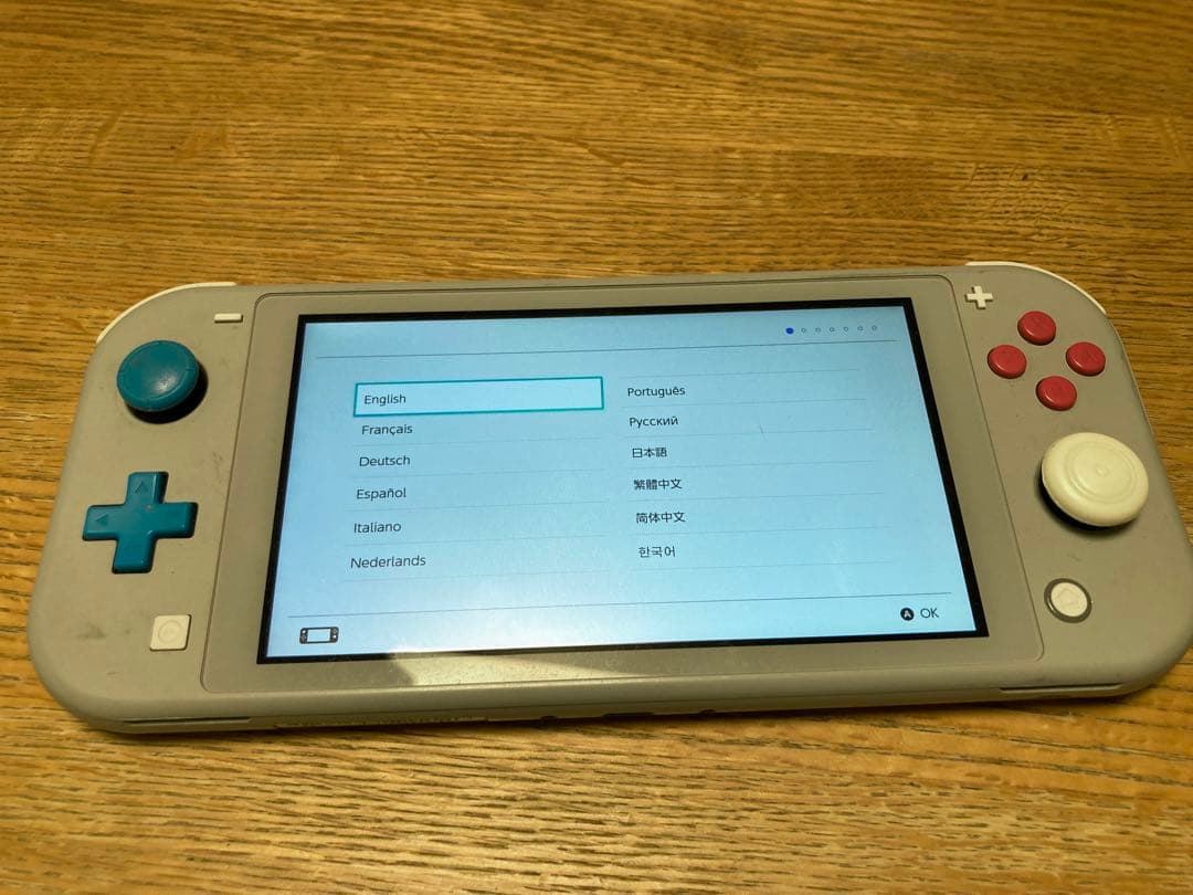 Switch Lite 剣盾仕様　スイッチライト　本体割れあり