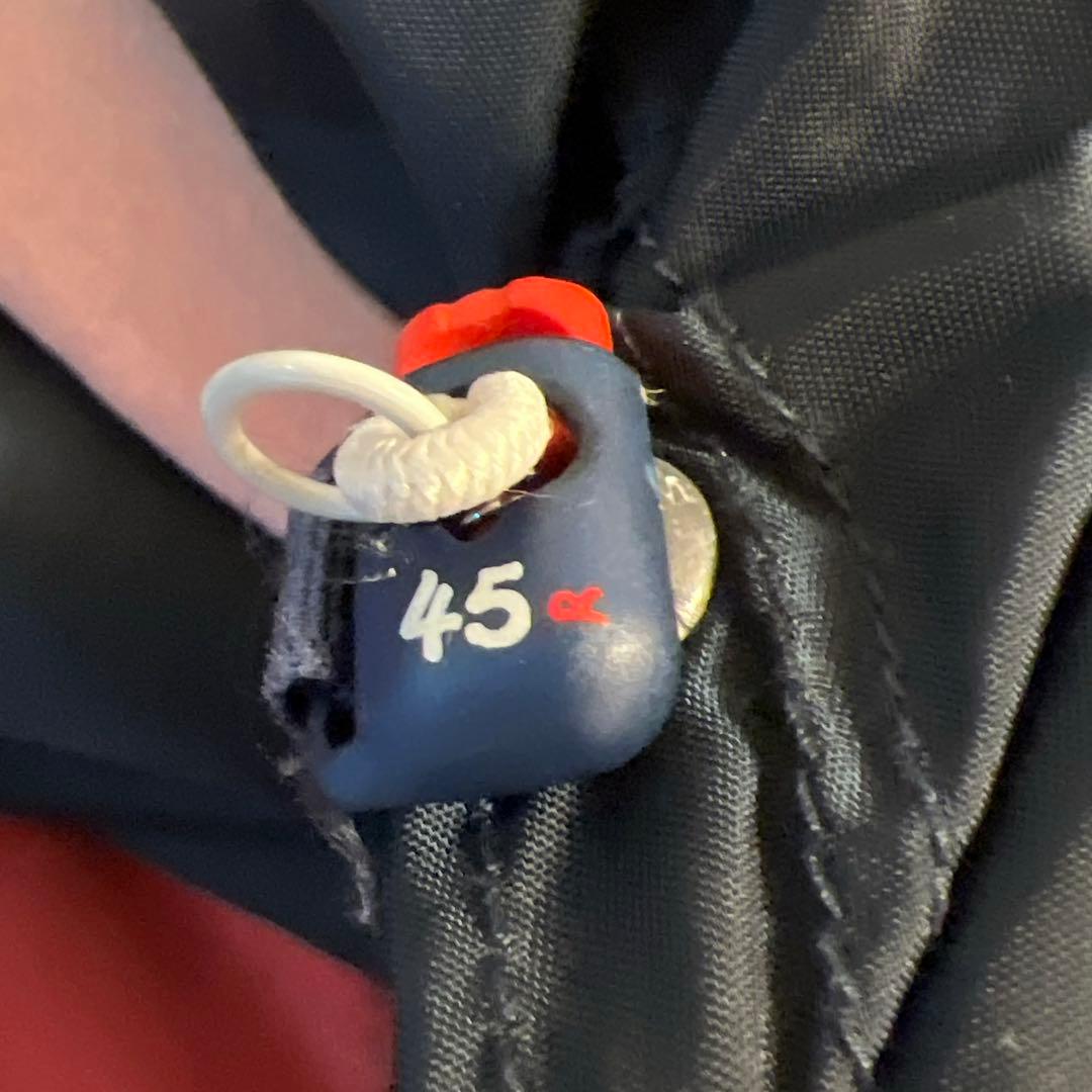 ブラック フード付き ダウンベスト