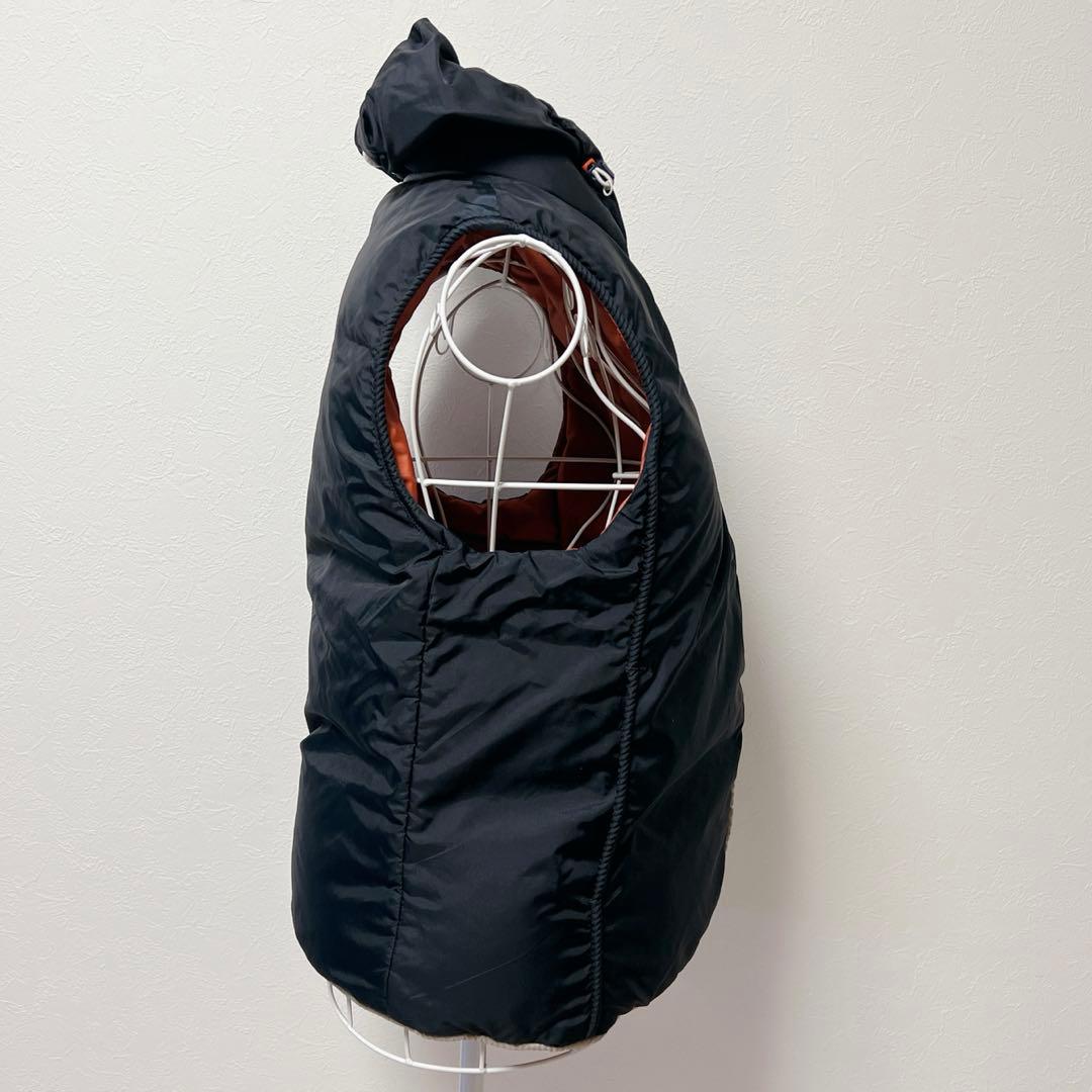 ブラック フード付き ダウンベスト