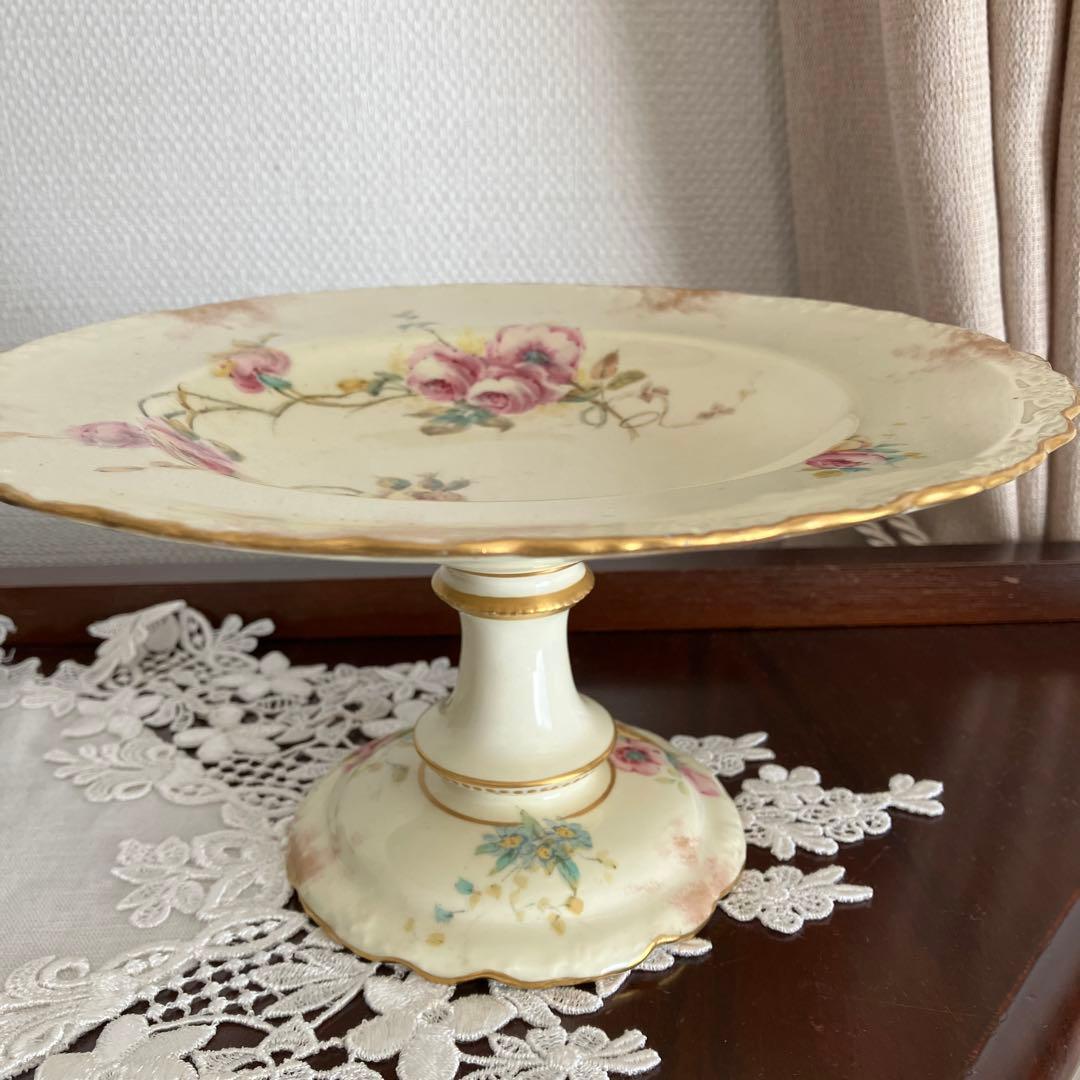 古ロイヤルクラウンダービー　薔薇のタッツァ