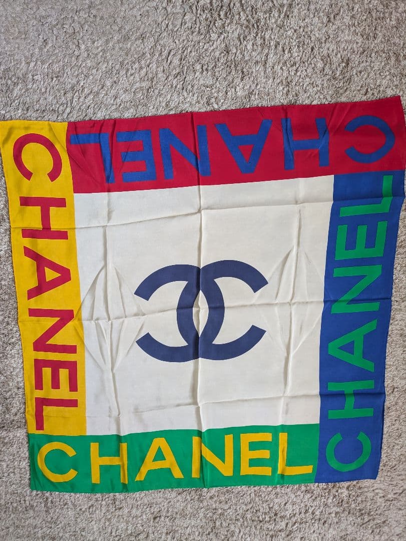 CHANEL カラフルロゴ スカーフ