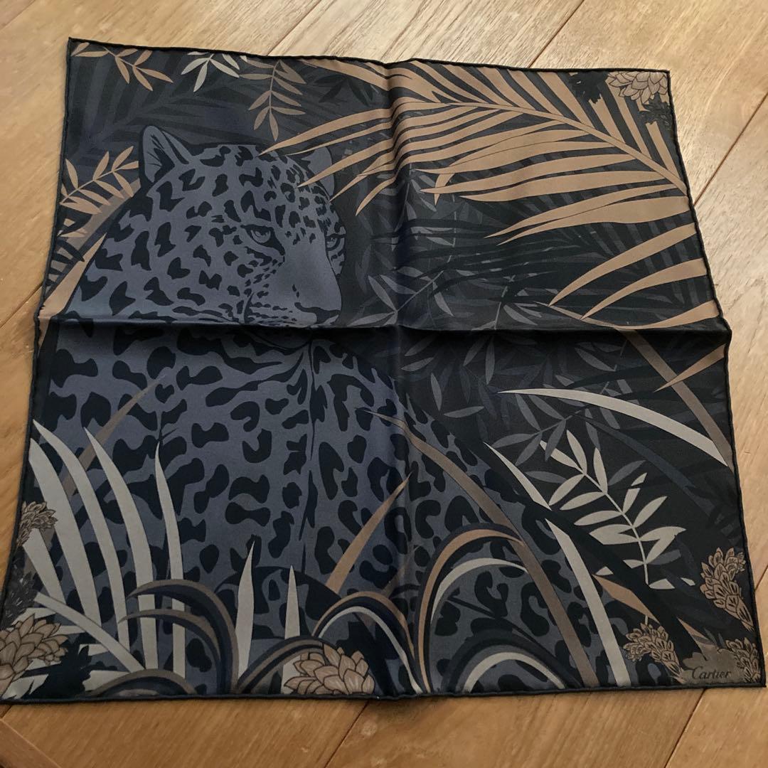 麻布台ヒルズカルティエ　スカーフ