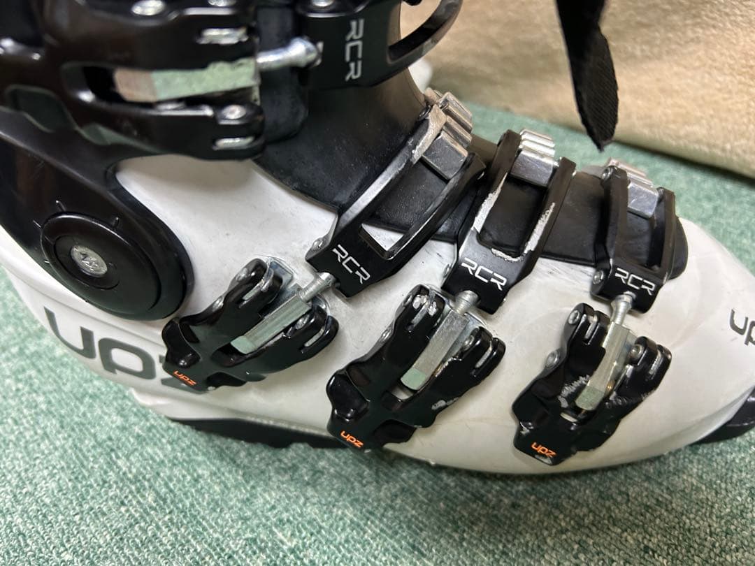 UPZ RC10 スノーボードハードブーツ