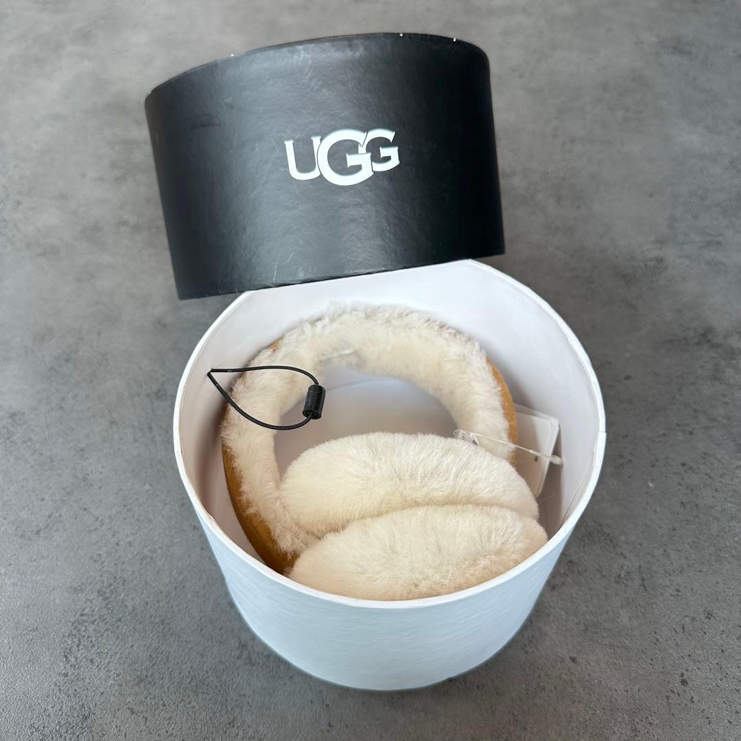 新品タグ付✨UGG Sheepskin Embroidery Earmuff