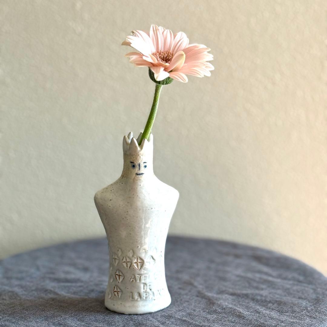 鹿児島睦さん　王子さまの一輪挿し